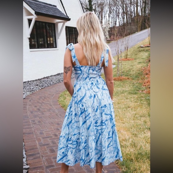 Boutique Blue Patterned Midi Dress - Picture 2 of 4